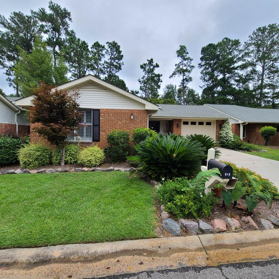 618 Clarendon Place - Photo 1