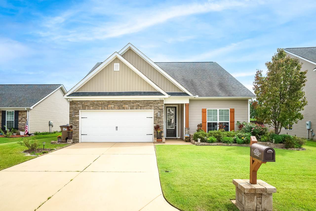 584 Curzon Court - Photo 1