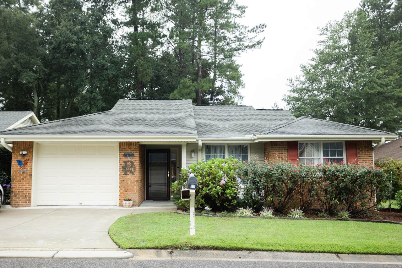 611 Clarendon Place - Photo 1