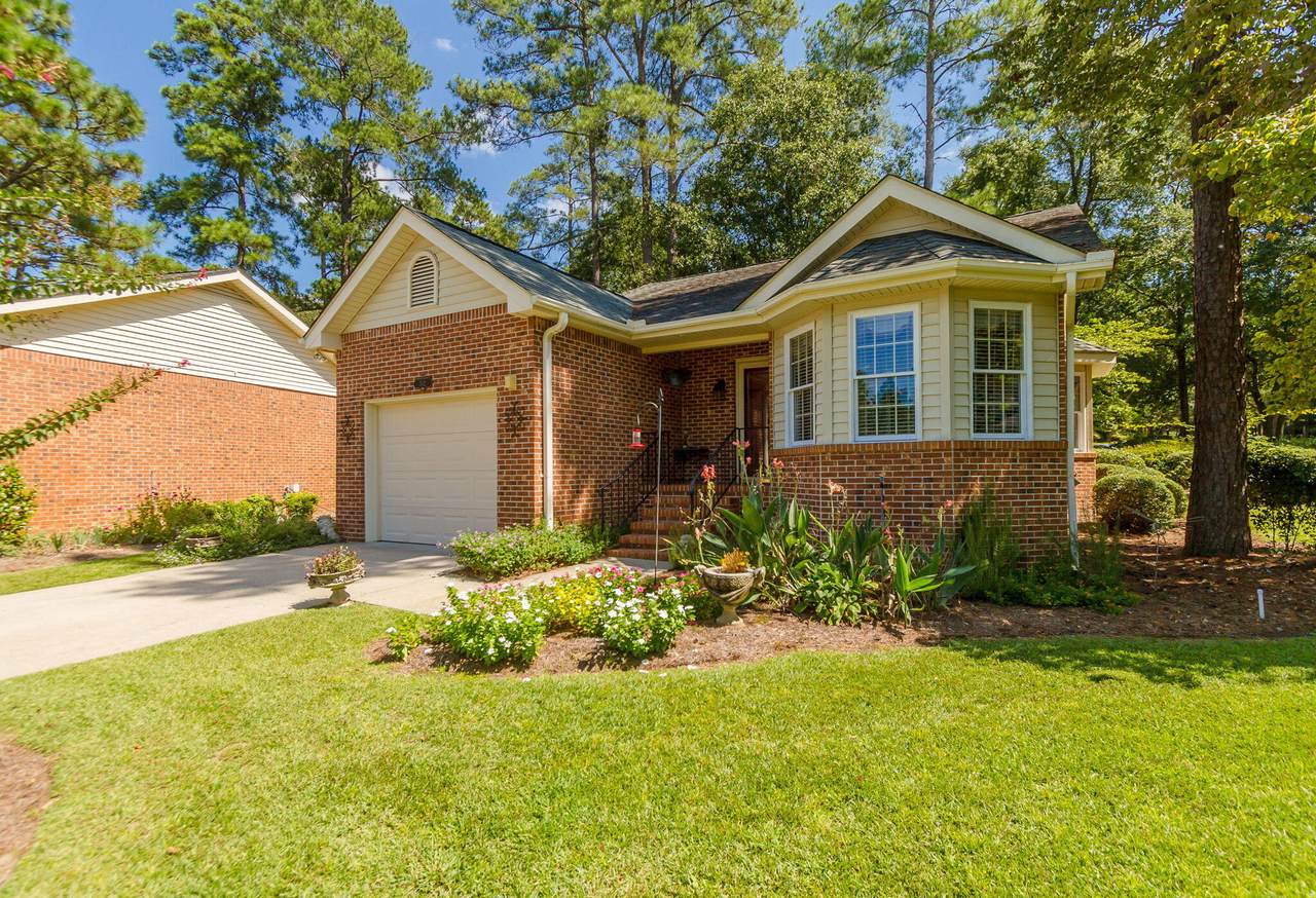 512 Larchmont Place - Photo 1