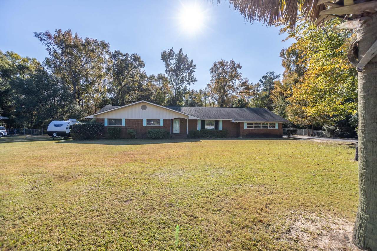 581 Woodland Drive - Photo 1