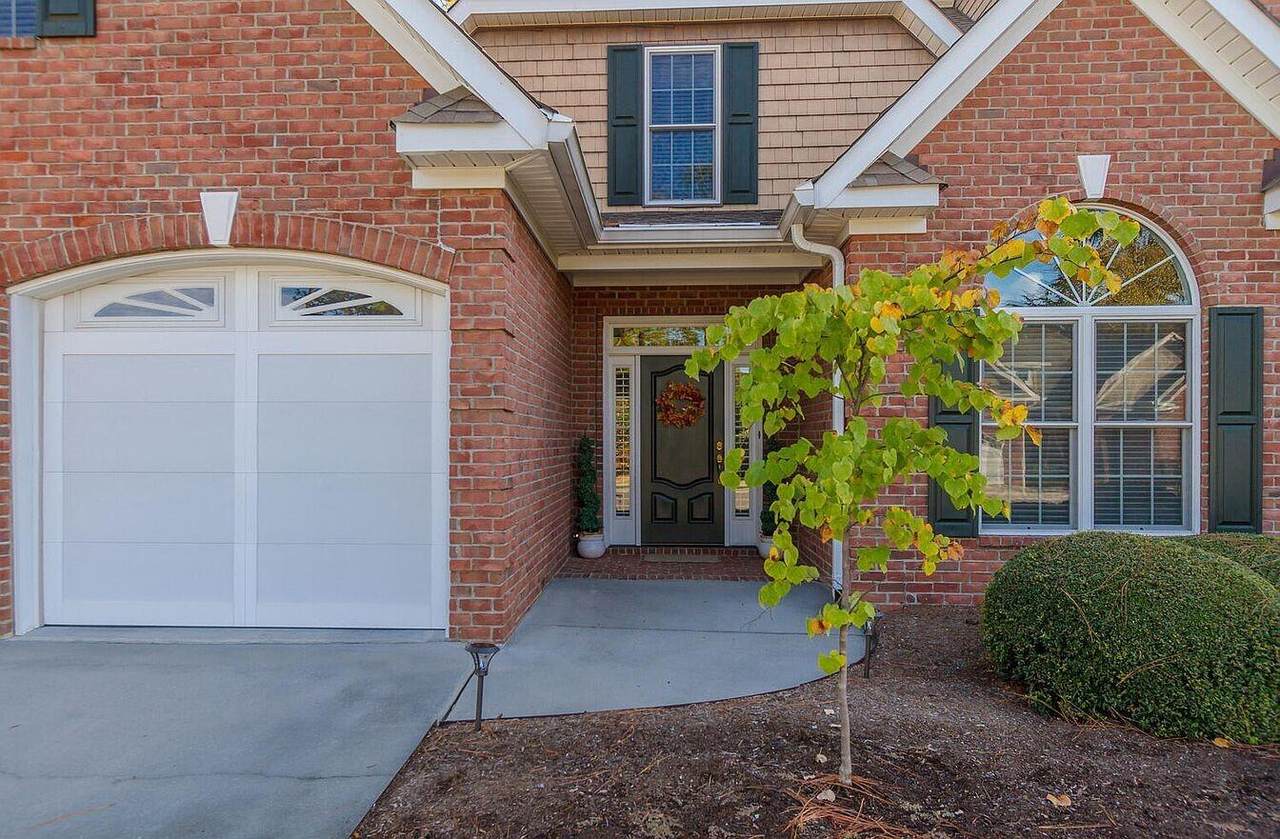 120 Amberly Circle - Photo 1