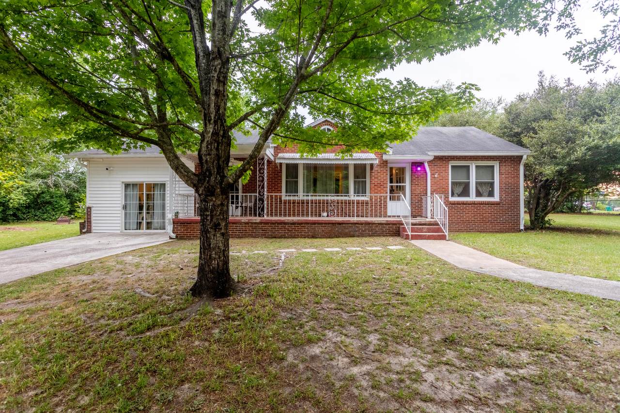 3401 Seneca Avenue - Photo 1