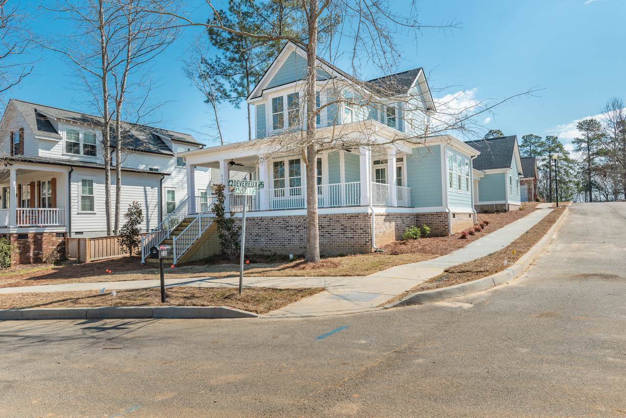 232 Devereux Drive - Photo 1