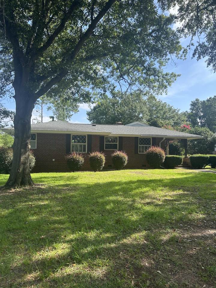 1008 Hampton Terrace - Photo 1