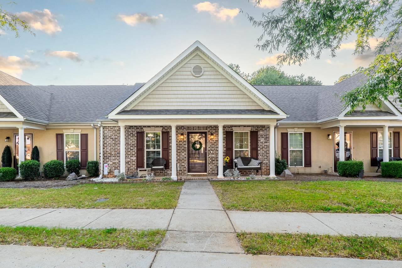 131 Orchard Way - Photo 1