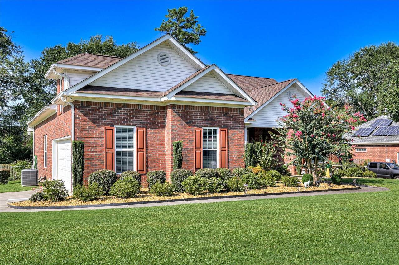 569 Hugh Street - Photo 1