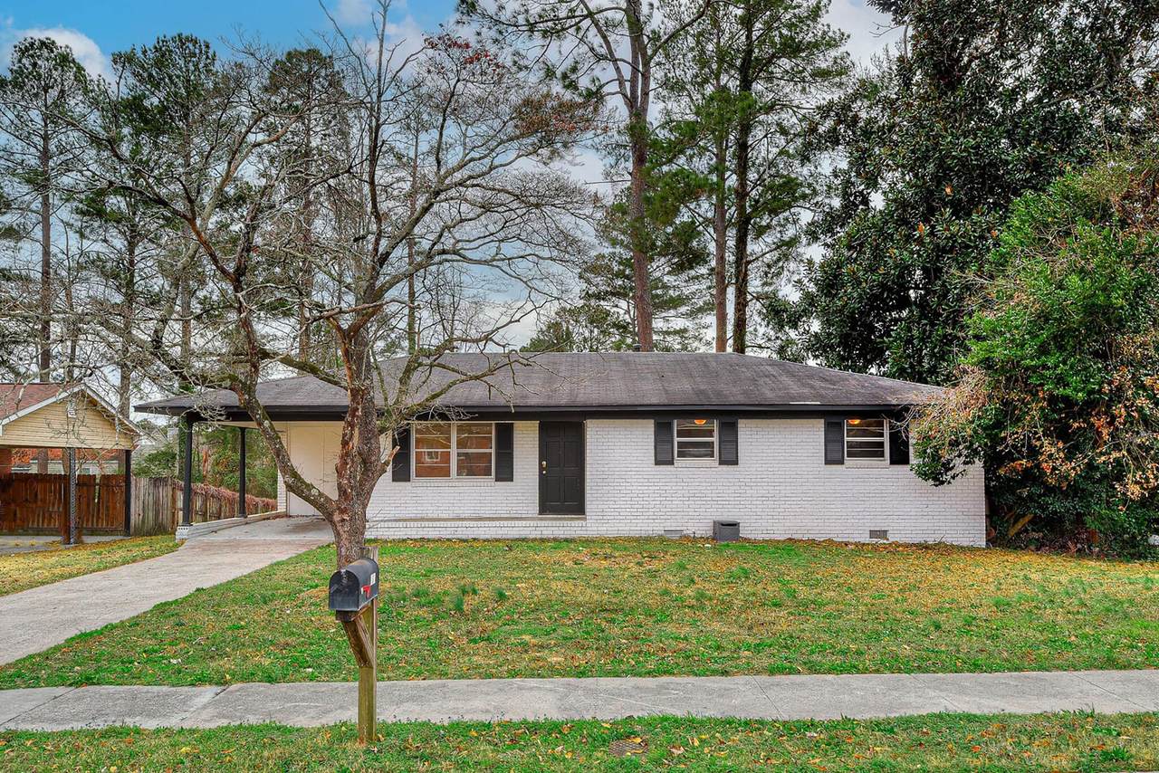 333 Indian Trail - Photo 1