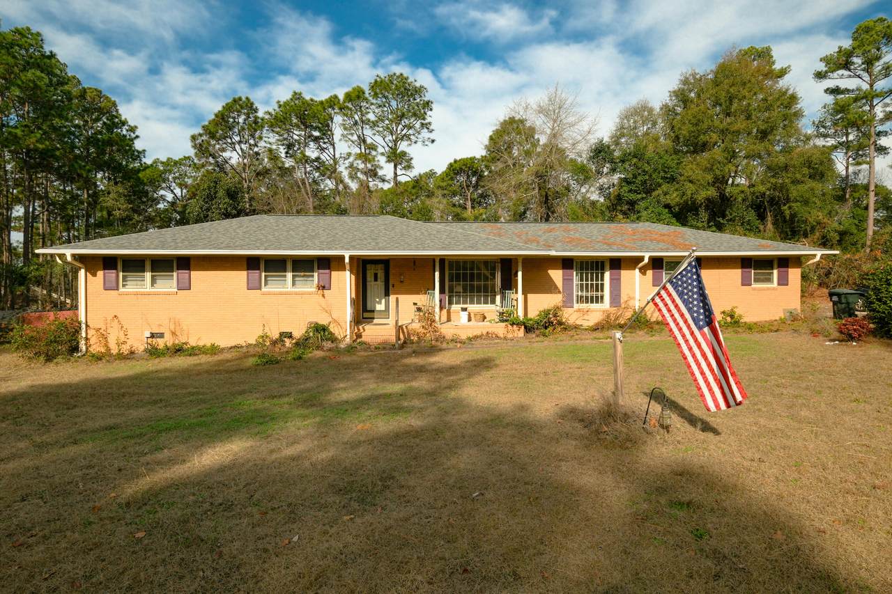 203 Brandon Road - Photo 1