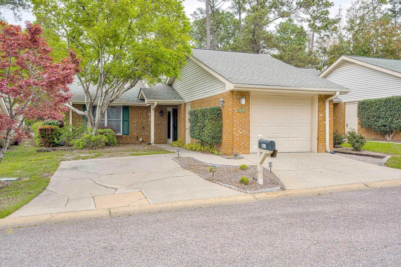 614 Clarendon Place - Photo 1