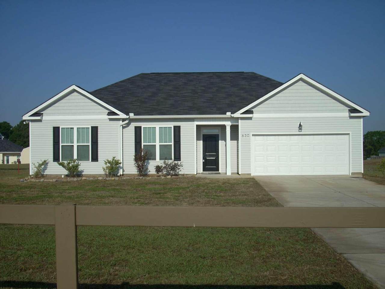 630 Pine Street - Photo 1
