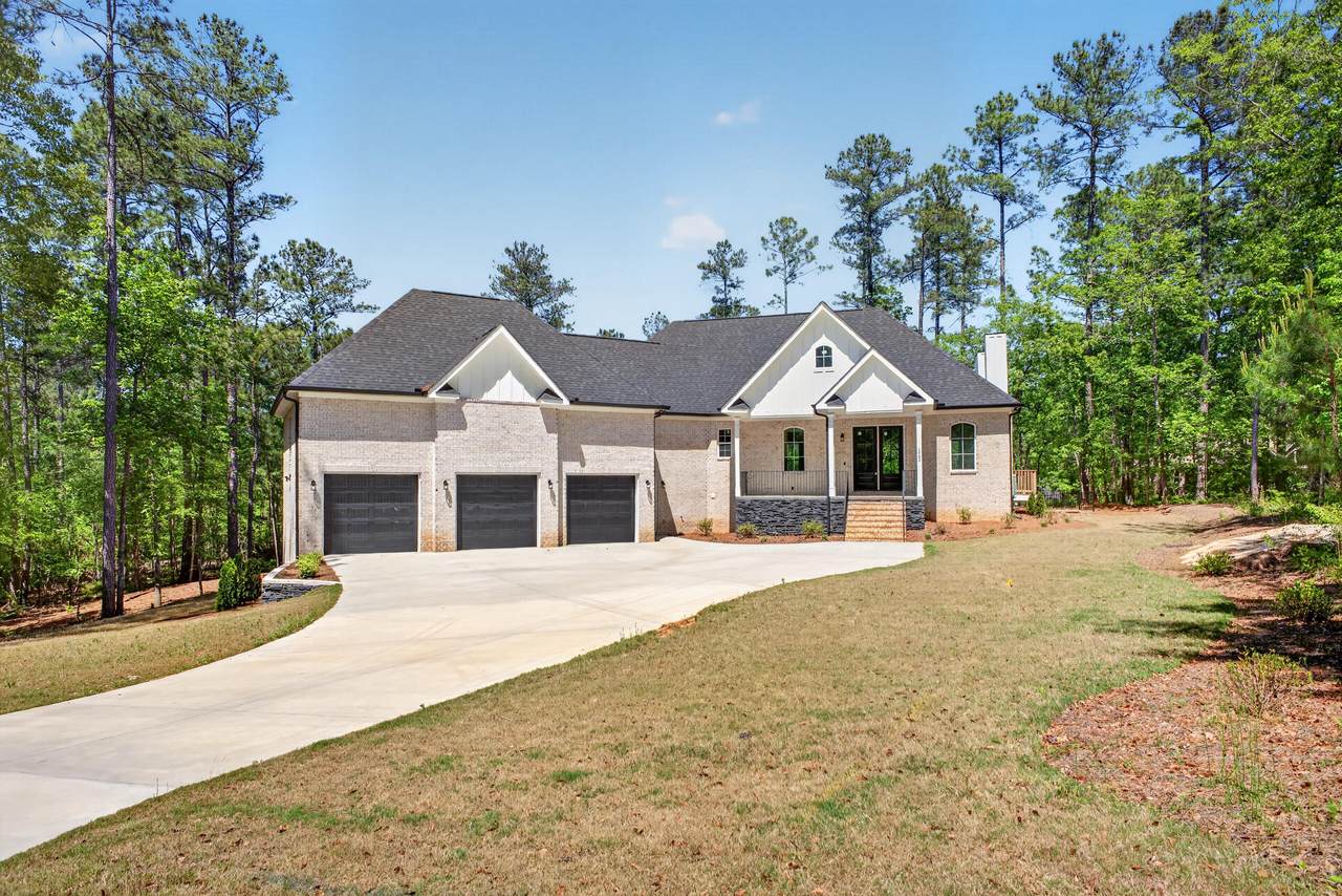 3082 Stonehaven Drive - Photo 1