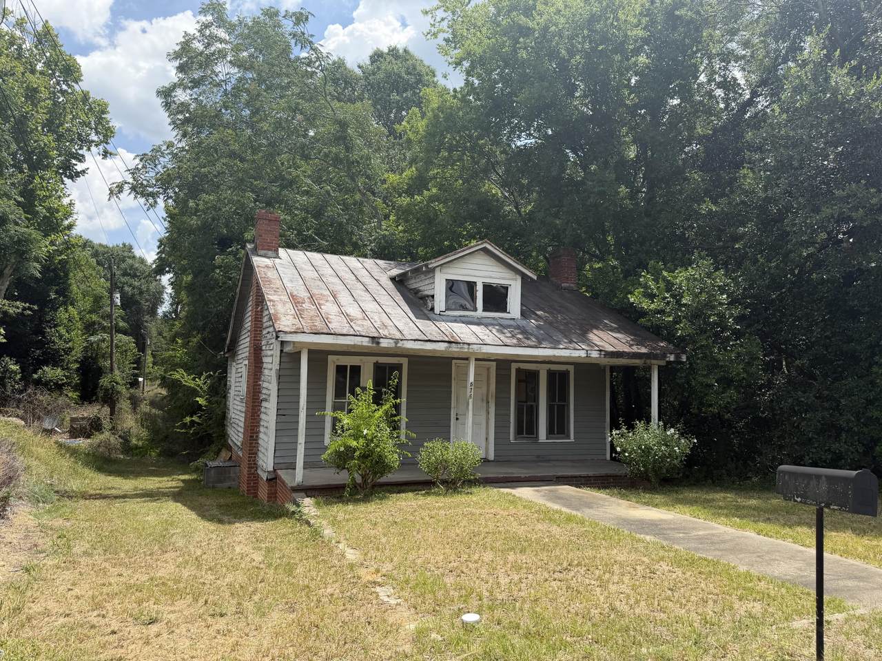 576 Laurens Street - Photo 1