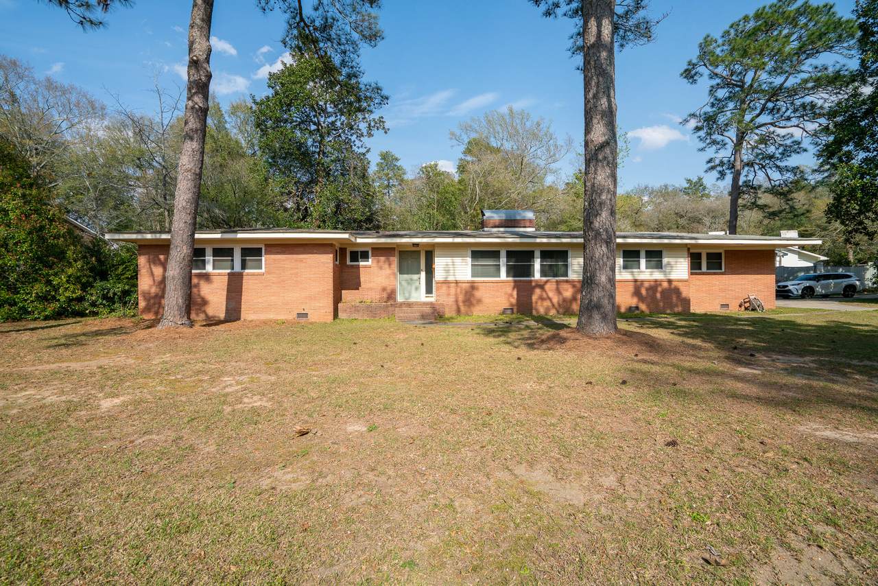 110 Grace Avenue - Photo 1