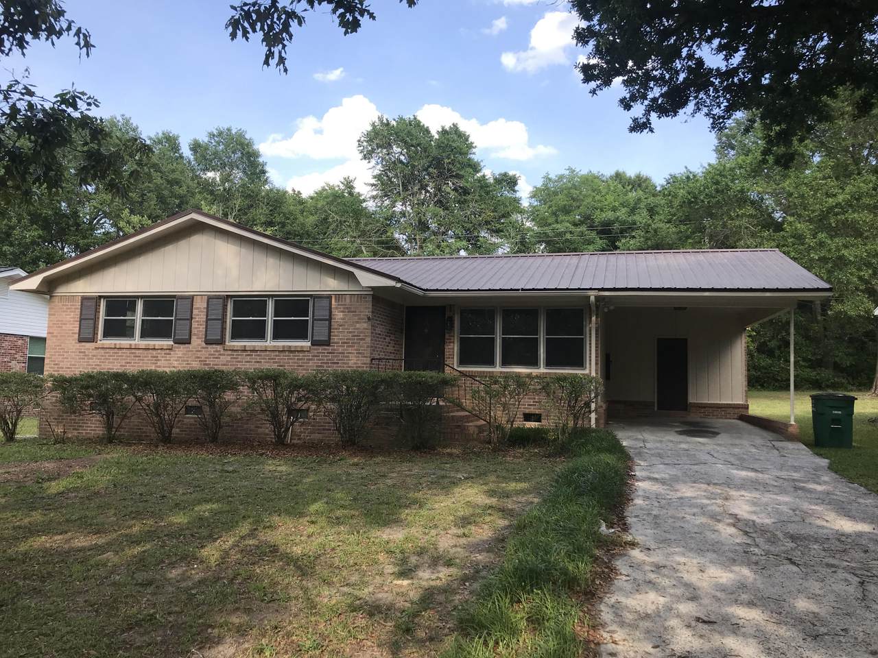 140 Oriole Street - Photo 1