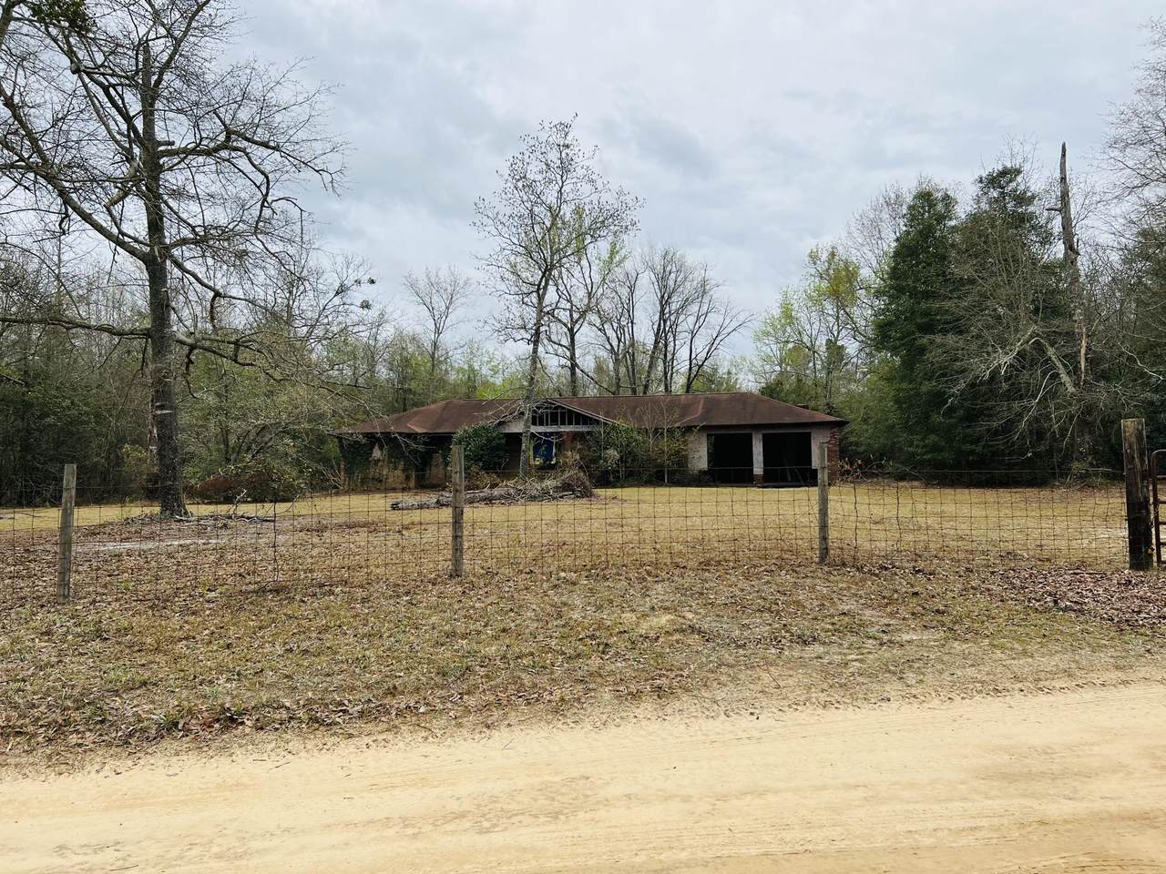 525 Summit Drive - Photo 1