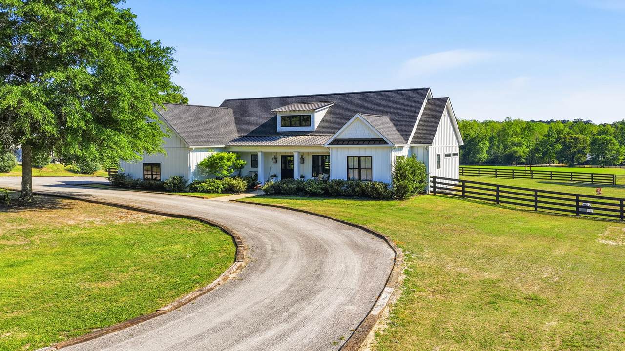 576b Mcintosh Loop - Photo 1