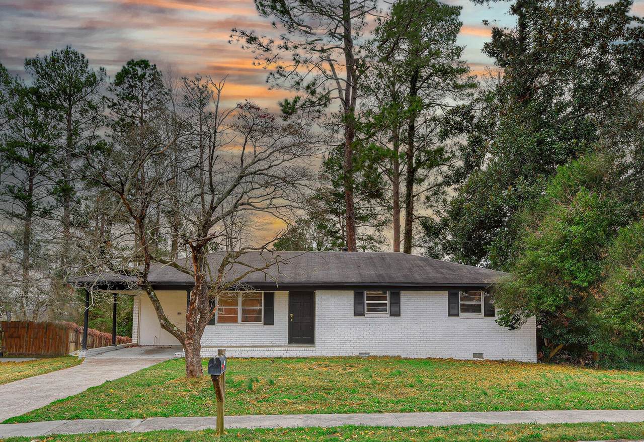 333 Indian Trail - Photo 1