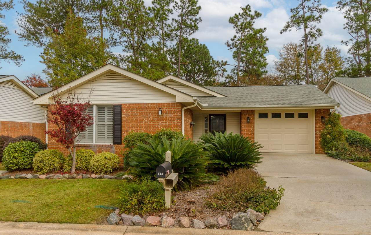 618 Clarendon Place - Photo 1