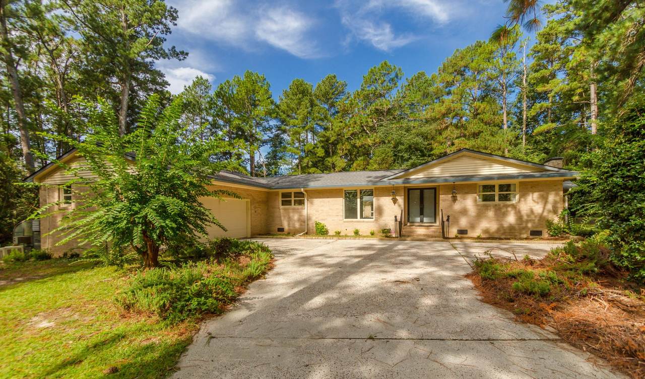 204 Laurel Circle - Photo 1