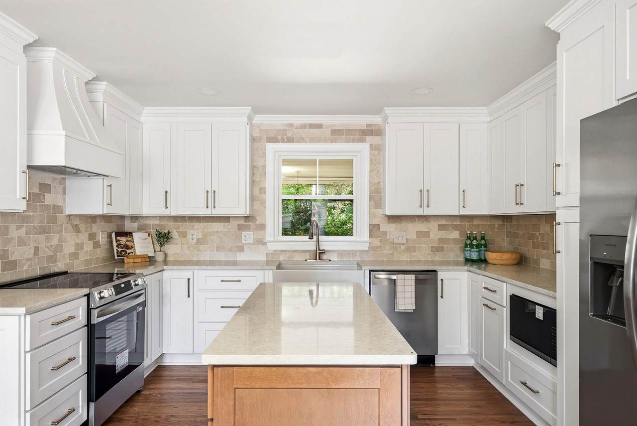 302 Barnard Avenue - Photo 1