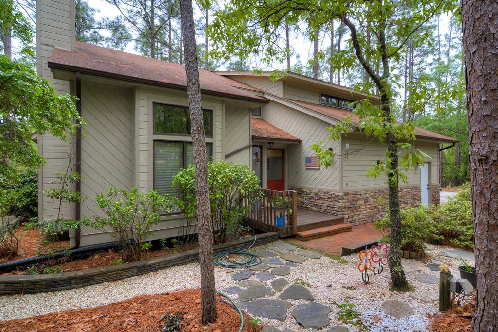527 Woods Bend Dr - Photo 1