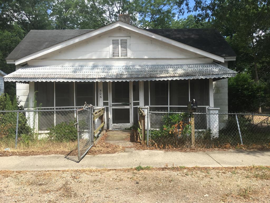 506 Railroad Ave - Photo 1