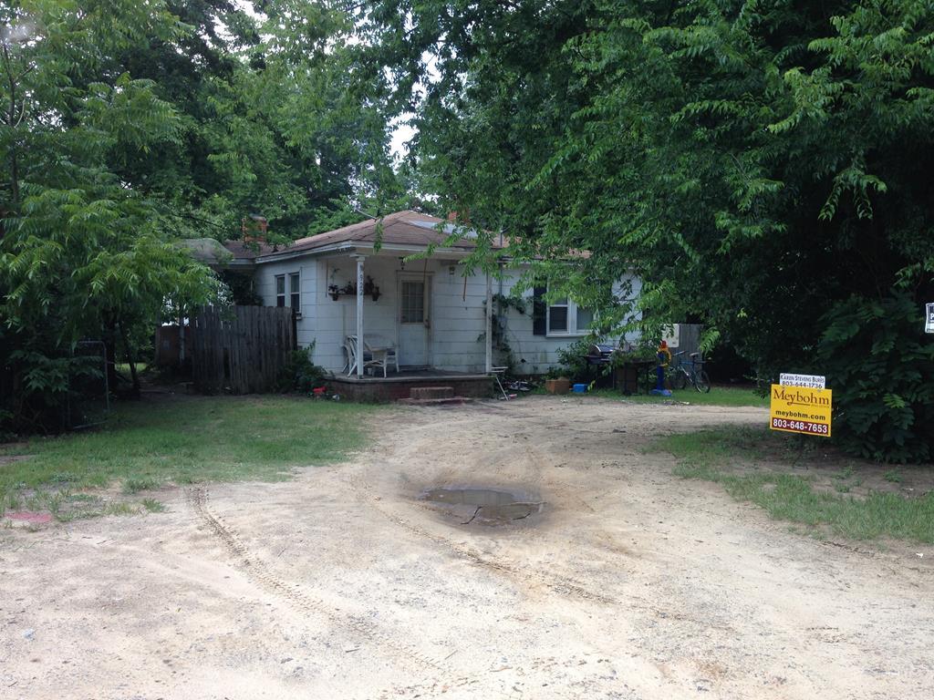 922 Hampton Avenue Nw - Photo 1