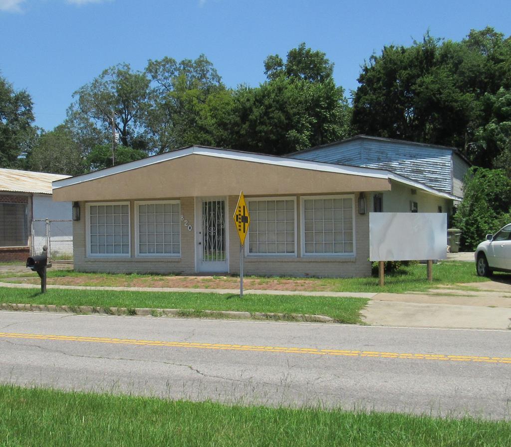 820 Park Ave Se - Photo 1