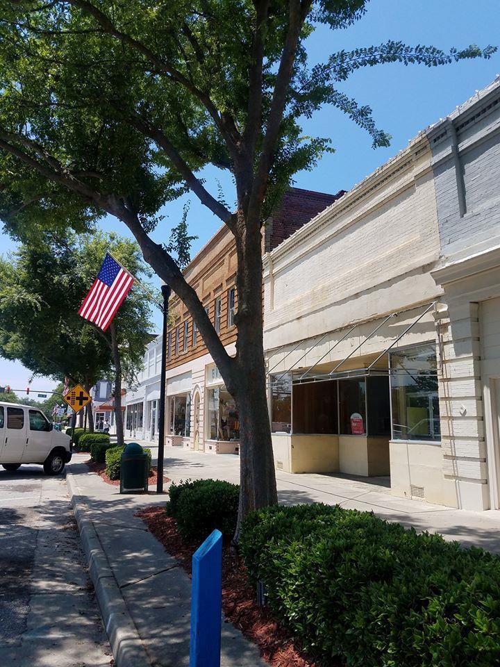 512 Calhoun St - Photo 1