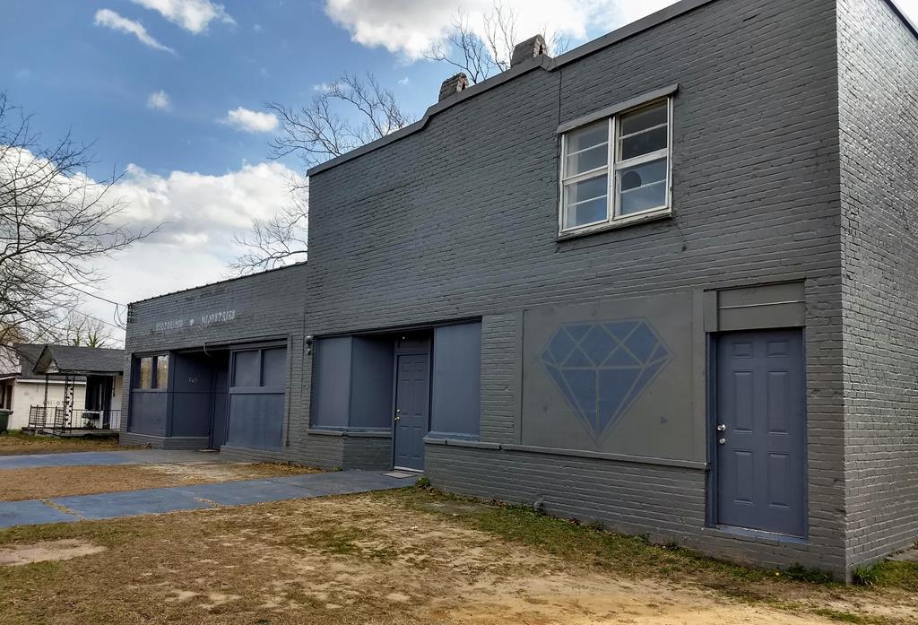 703 Richland Avenue E - Photo 1