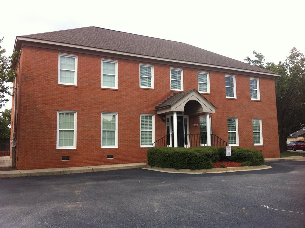 946 Millbrook - Photo 1