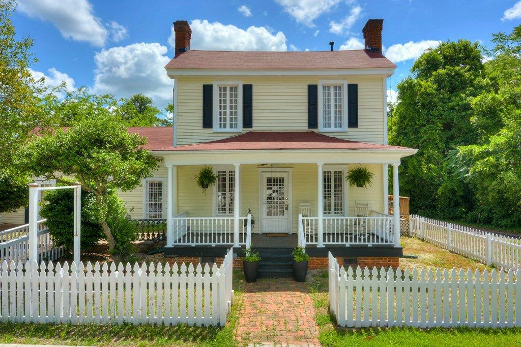 218 York Street Se - Photo 1