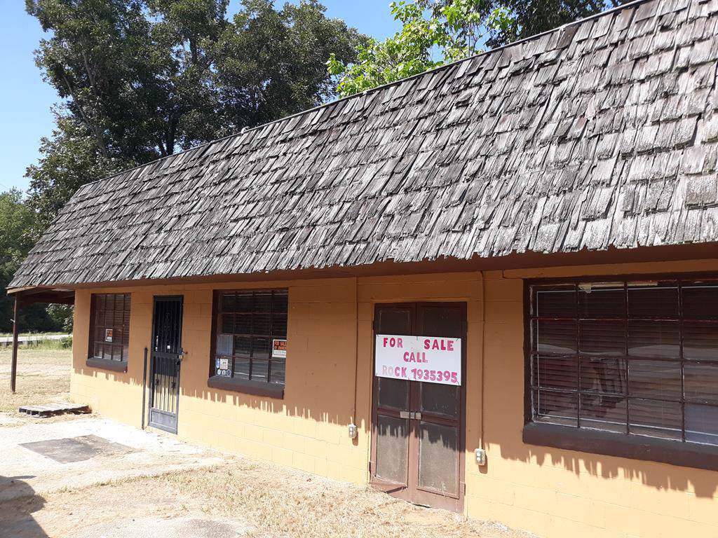 906 Country Club Road - Photo 1