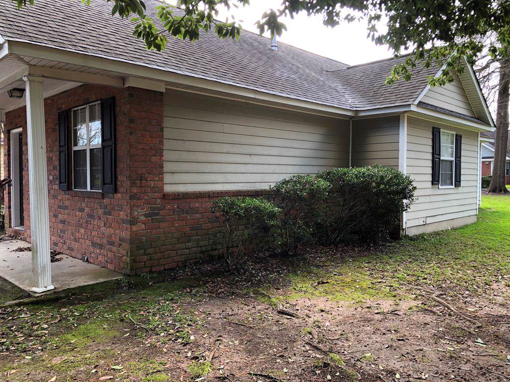 1401 Thorpe Lane - Photo 1
