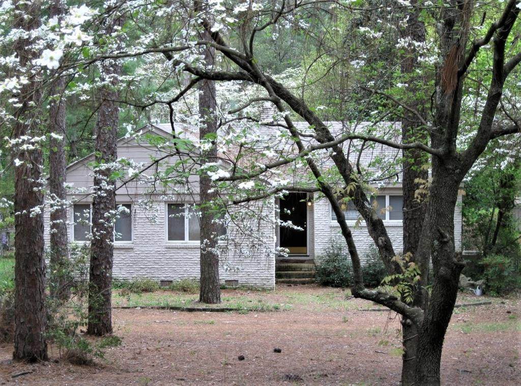 718 Rollingwood Road W - Photo 1