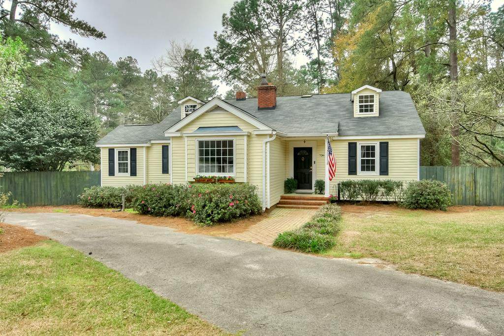 736 Rollingwood Road W - Photo 1