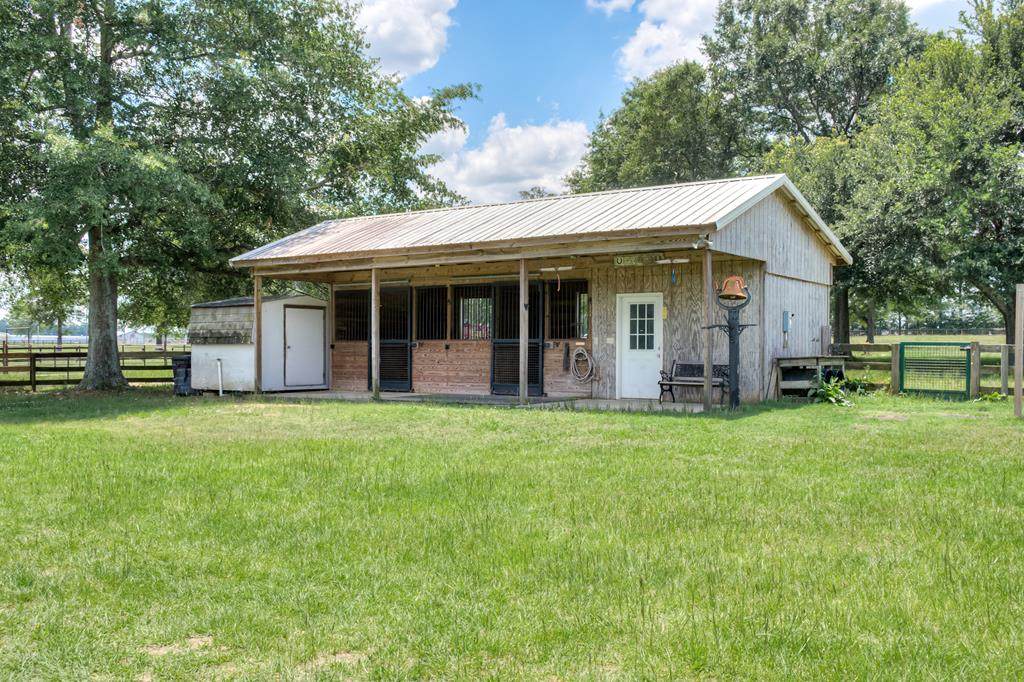 1591 Columbia Hwy N - Photo 1
