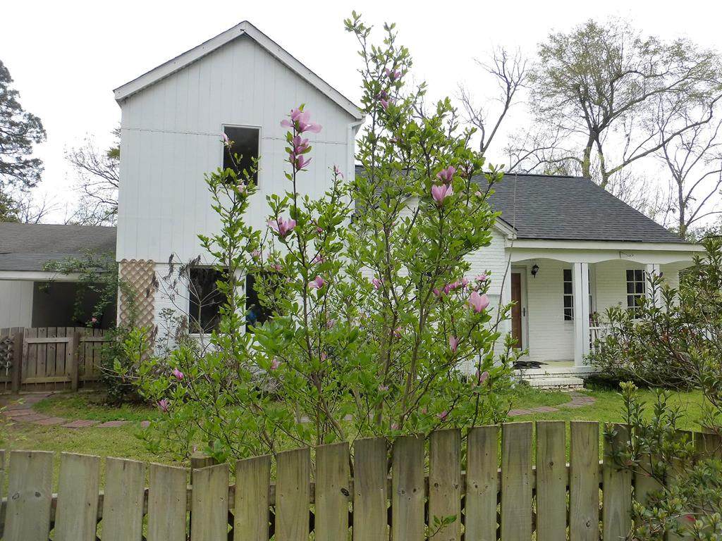 332 Berkley Street Se - Photo 1
