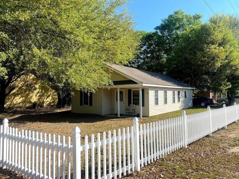 220 Gayle Avenue Nw - Photo 1