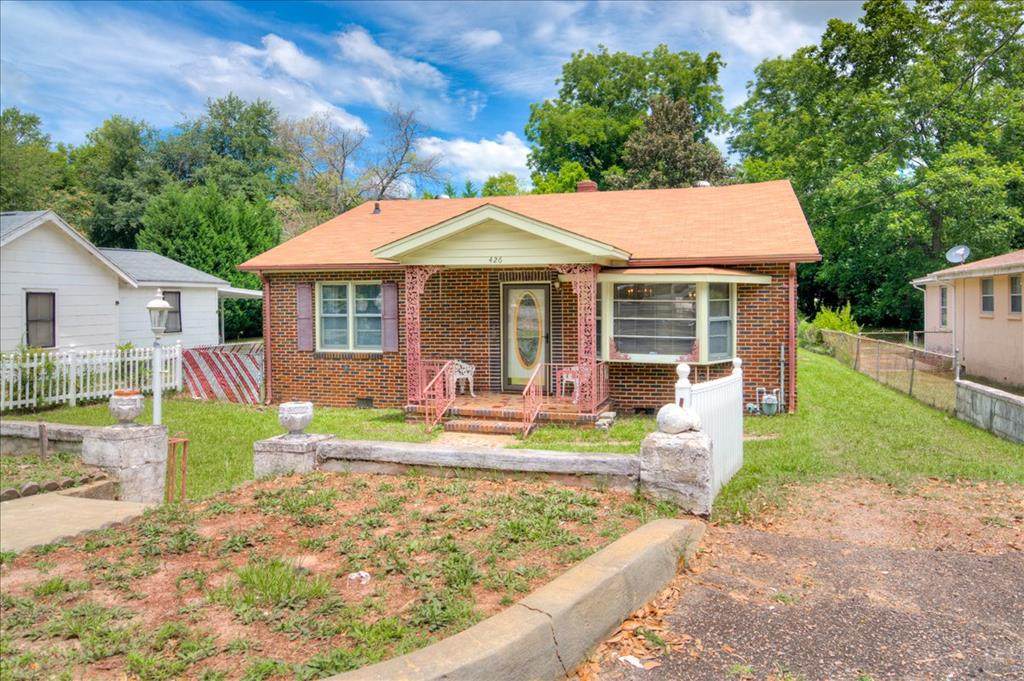 426 Hampton Avenue Nw - Photo 1