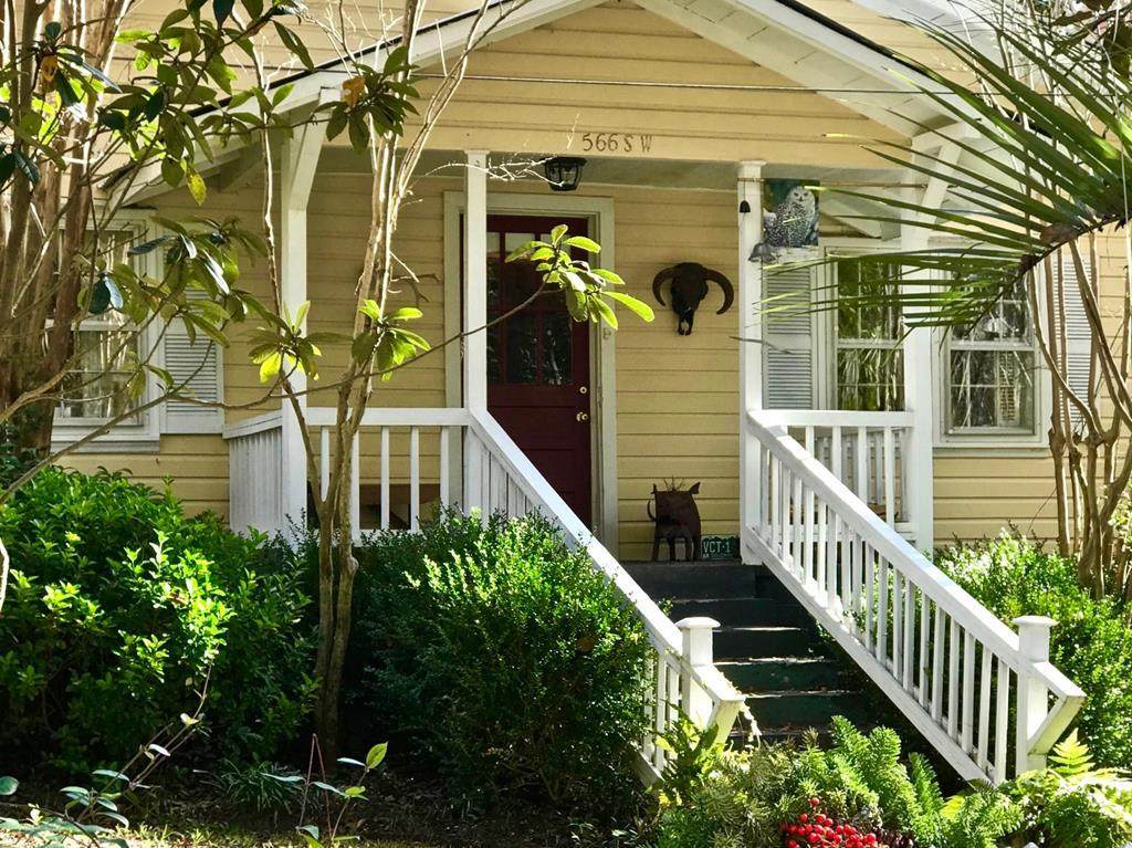 566 Newberry Street Sw - Photo 1