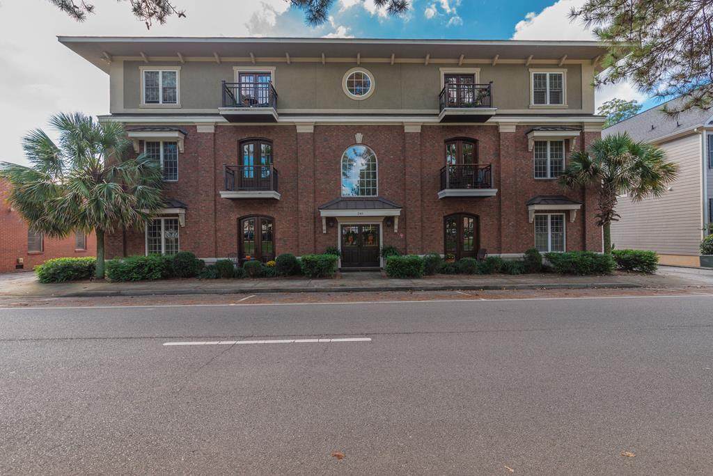 345 Unit 201 Park Avenue Sw - Photo 1