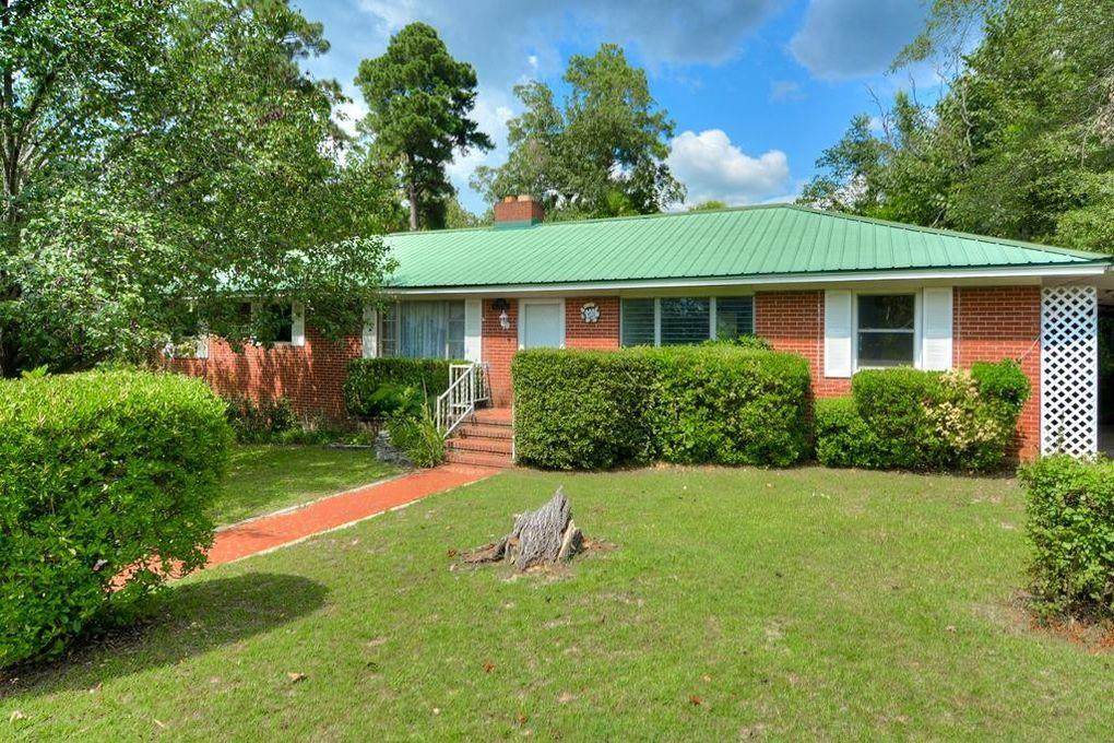 407 Hillcrest Drive - Photo 1