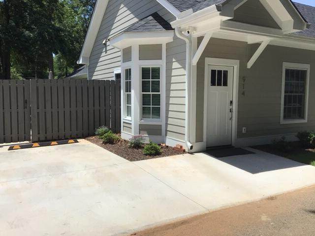 914 Colleton Avenue - Photo 1