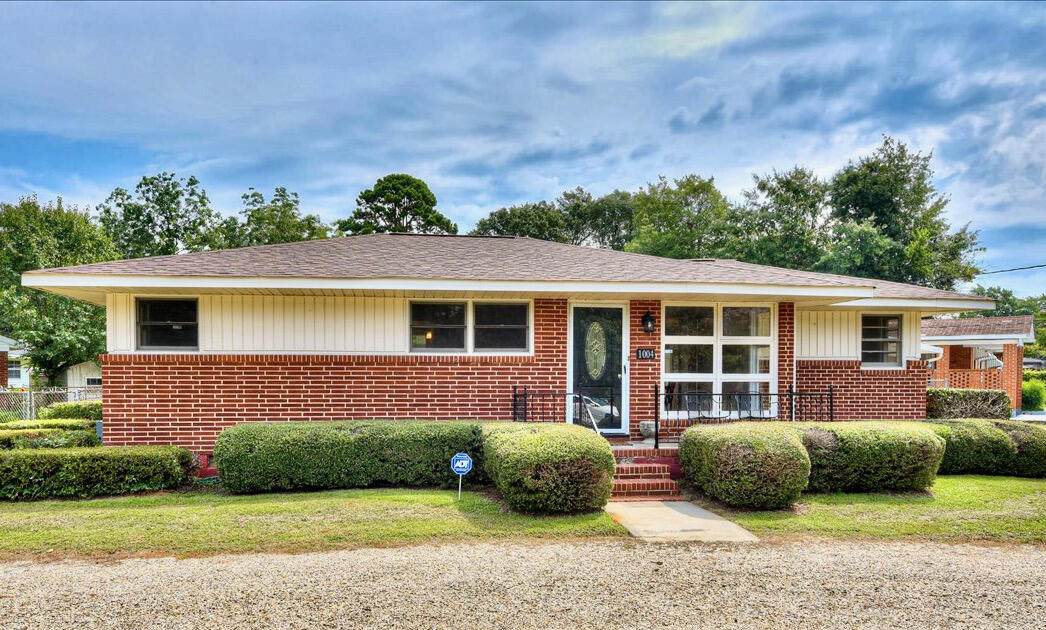 1004 Sundy Avenue - Photo 1