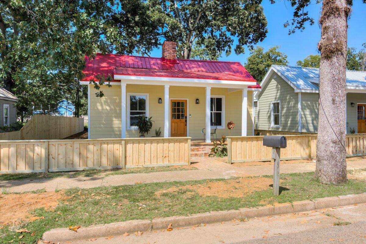 135 Williamsburg Street - Photo 1