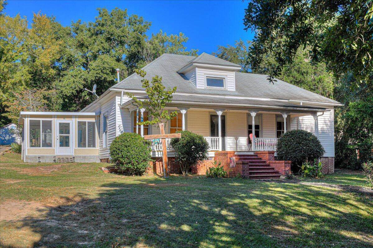 981 Ergle Street - Photo 1