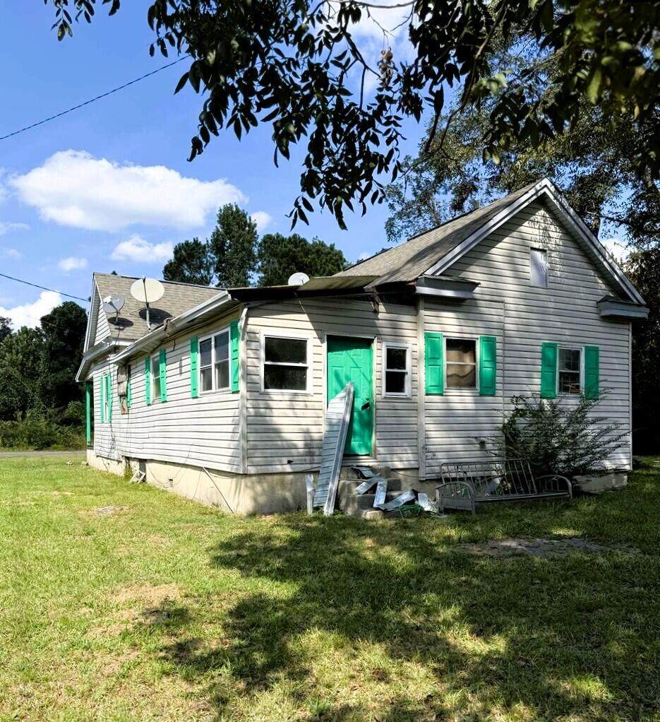 323 Railroad Avenue - Photo 1