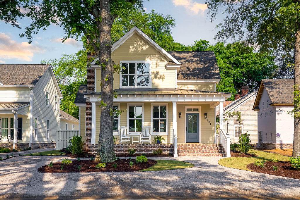 221 Williamsburg Street - Photo 1